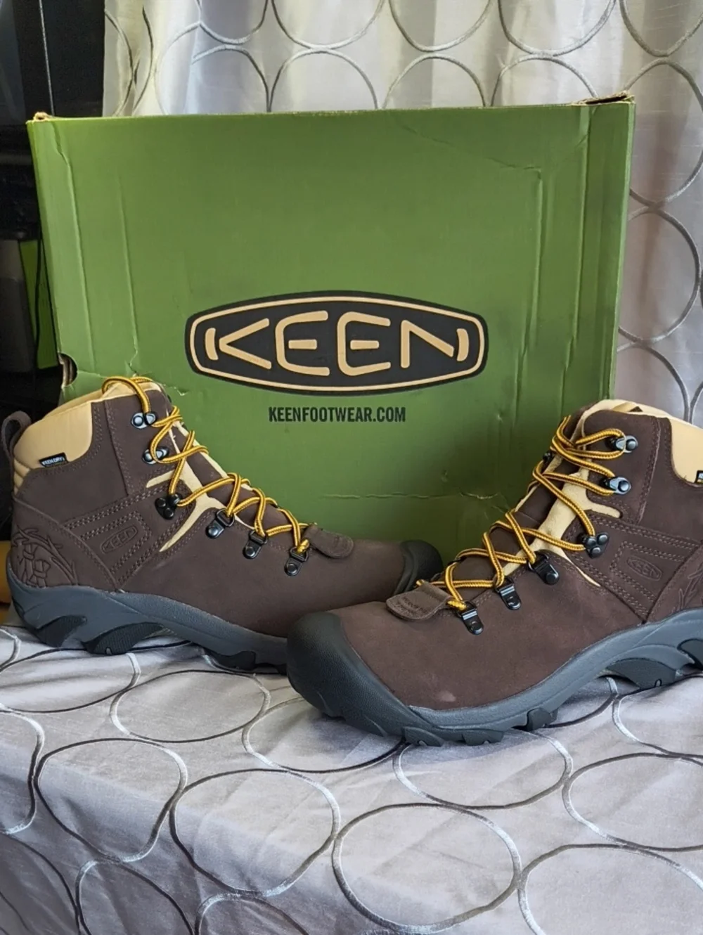 KEEN Brown and Tan Men's Waterproof Hiking Boots Size 11.5 SS4